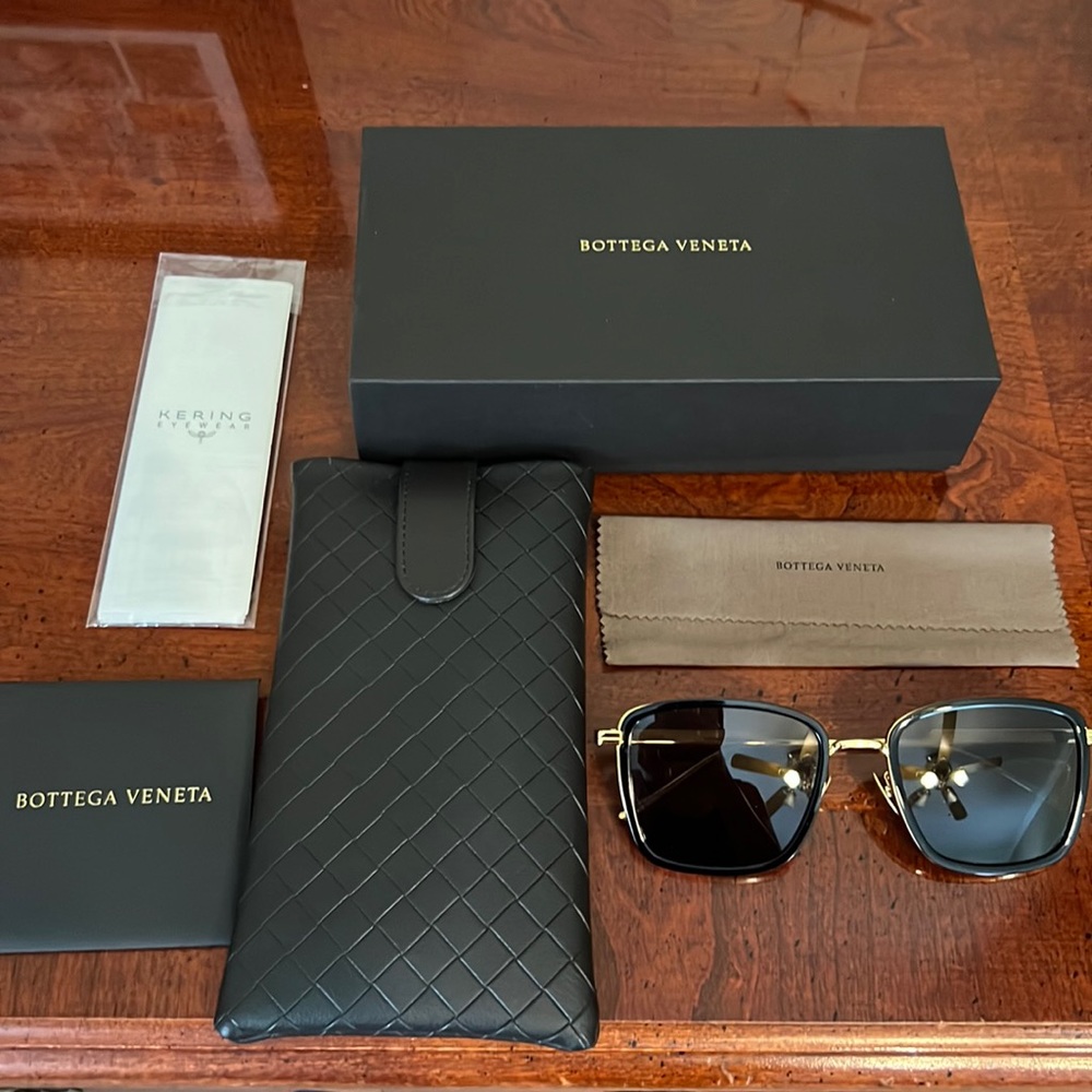 Like new condition! Authentic Bottega Venetia Sunglasses